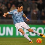 Mauri calcia di sinistro