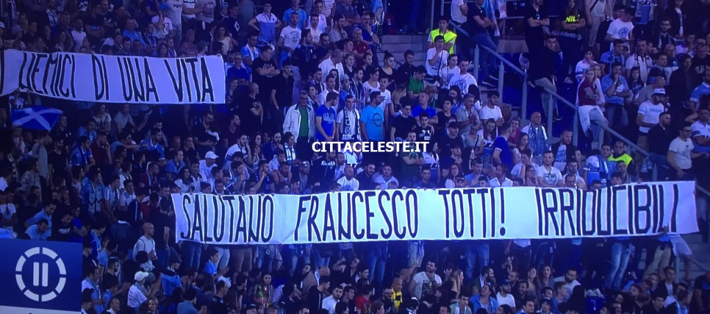striscione-totti