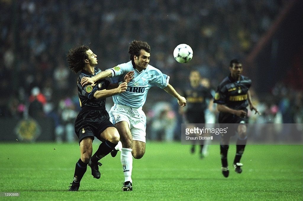 Casiraghi in azione con la maglia della Lazio