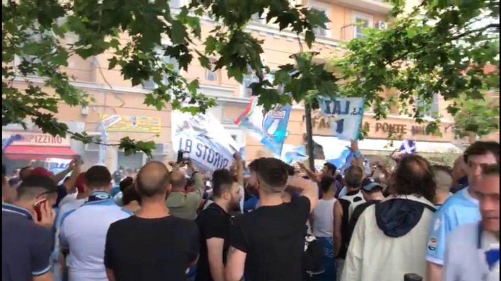 Lazio-Inter, i cori dei tifosi biancocelesti