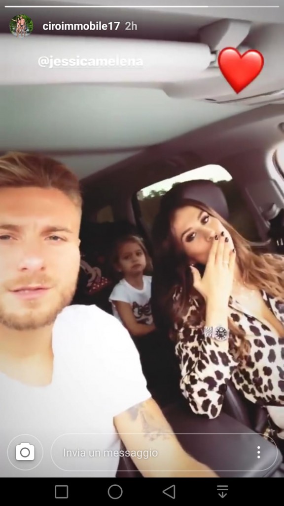 La famiglia Immobile in giro in macchina.