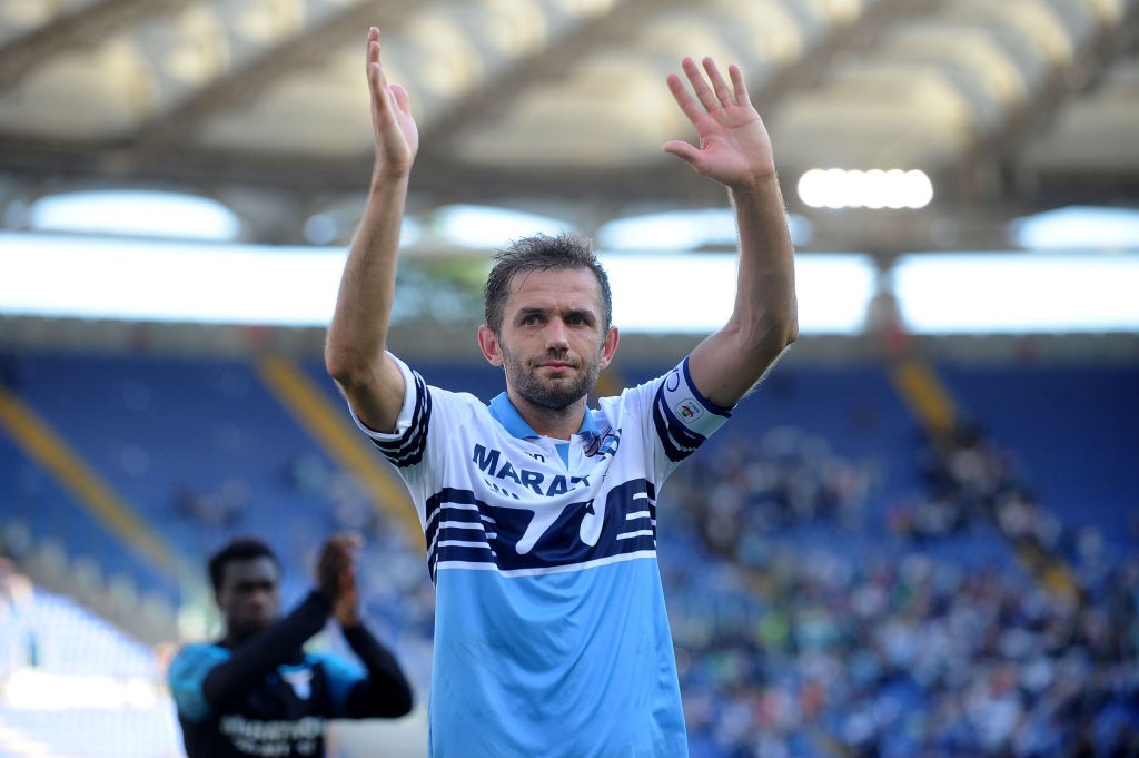 Notizie Lazio, capitan Lulic non molla