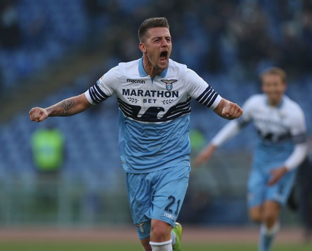 Sergej Milinkovic esulta per il gol contro il Torino