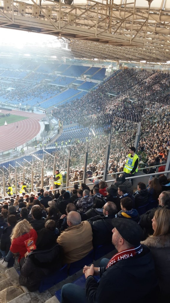 Un altro scatto dello sciopero degli Irriducibili in Curva Nord