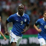 Extra Lazo, Balotelli rompe il naso a un avversario