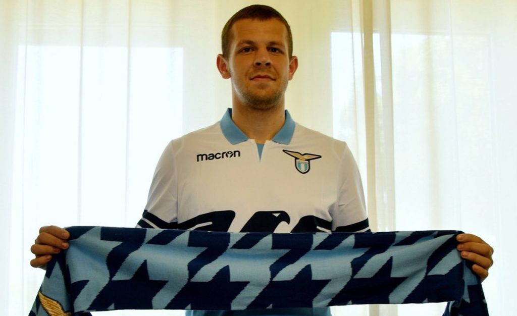 Mercato Lazio, quattro nomi per l'ultimo colpo in difesa dopo Vavro