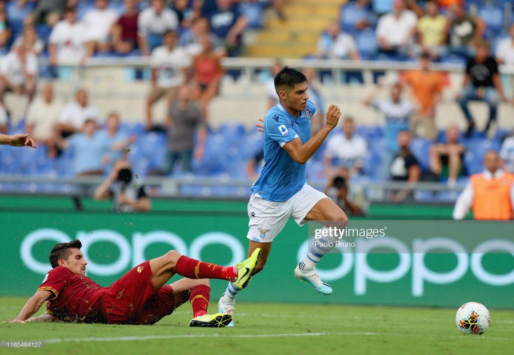 Correa in azione durante Lazio-Roma.