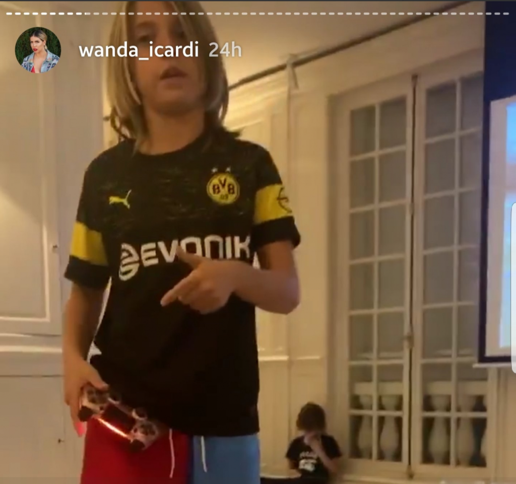 Il figlio di Wanda Nara con la maglia del Borussia