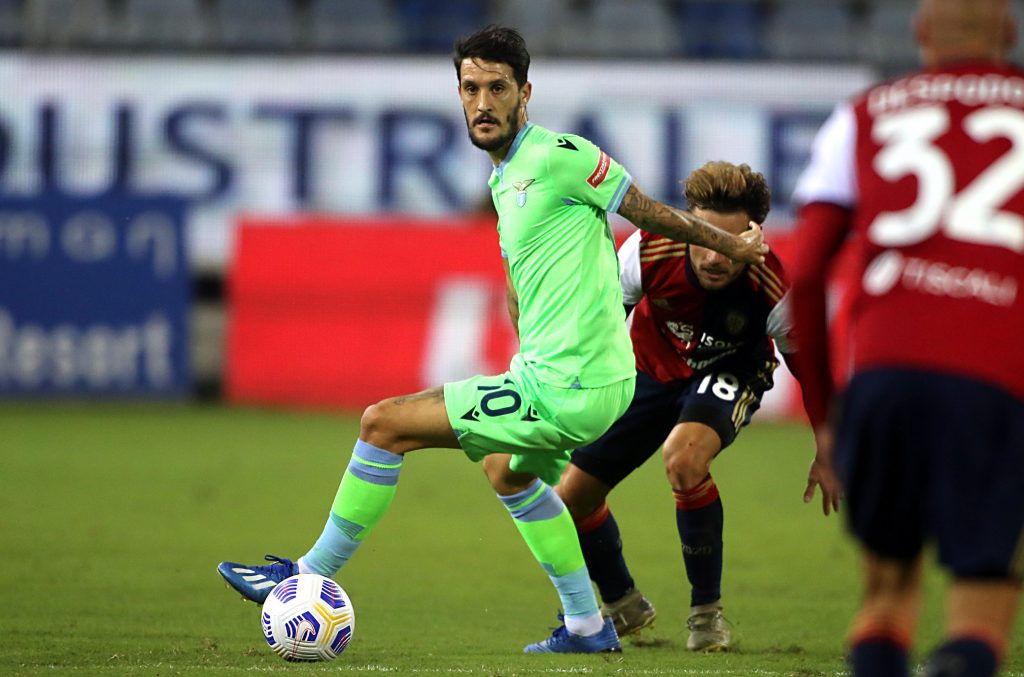 Luis Alberto in azione contro il Cagliari