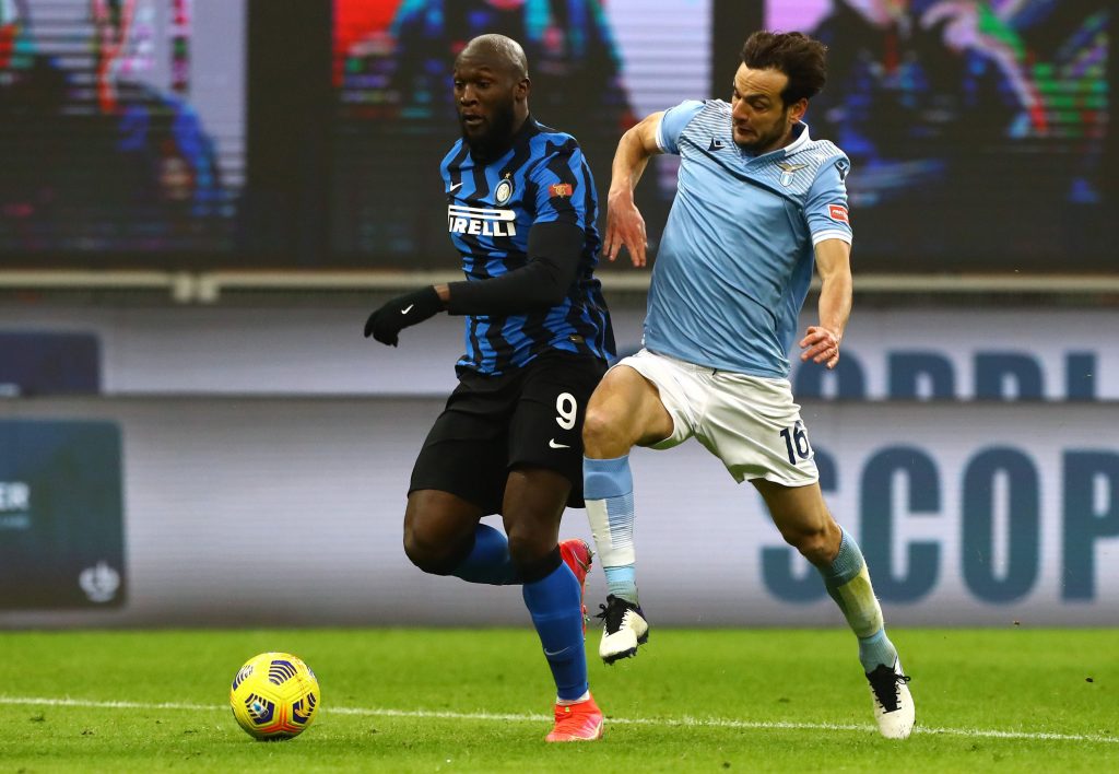 Lazio: Marco Parolo contro Romelu Lukaku