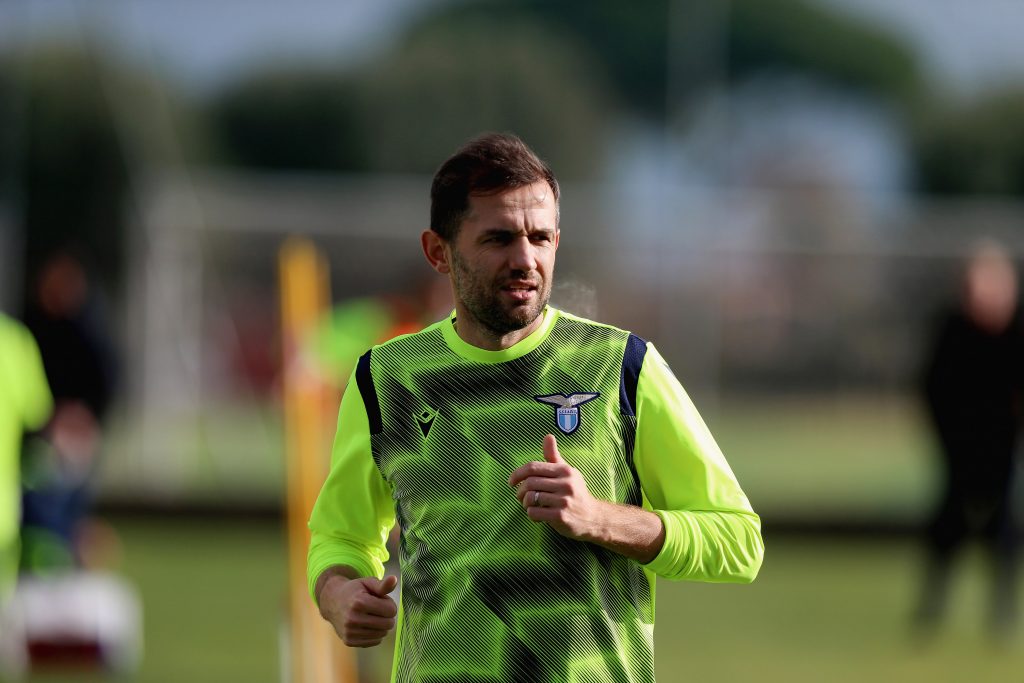 Senad Lulic in allenamento a Formello