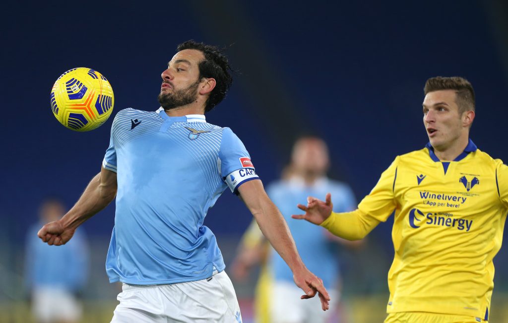 Marco Parolo nel match tra Lazio ed Hellas Verona