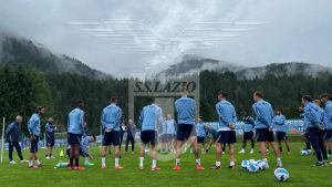 Sarri parla alla squadra