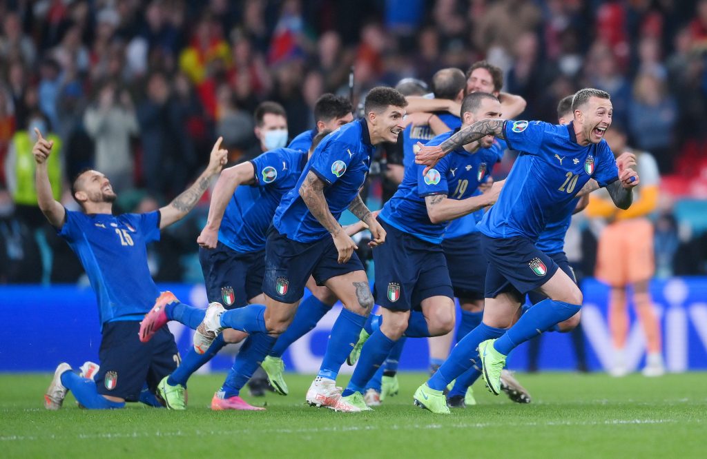 Esultanza Azzurra dopo il rigore di Jorginho