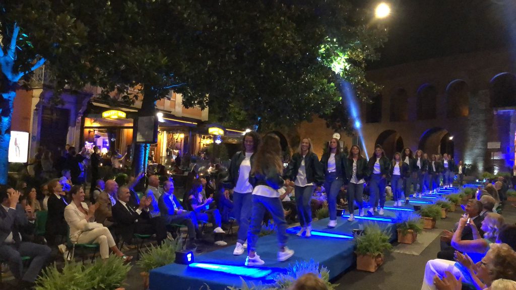 La Lazio Women sfila in completo sportivo