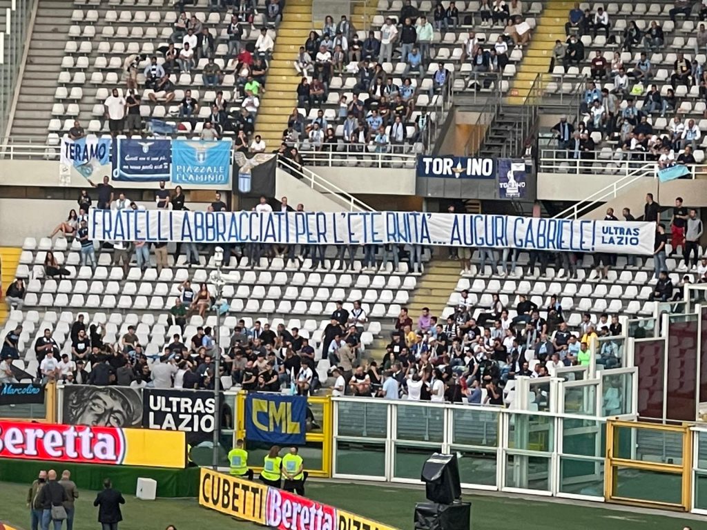 Lo striscione per Gabriele Sandri