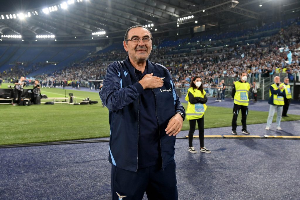Maurizio Sarri sotto la Curva Nord
