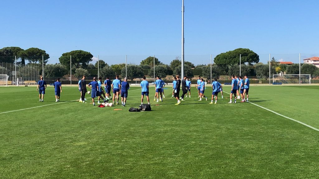 La rifinitura a Formello della Lazio prima della gara con lo Sturm Graz