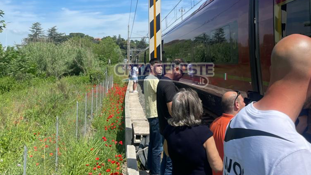 Laziali bloccati in treno