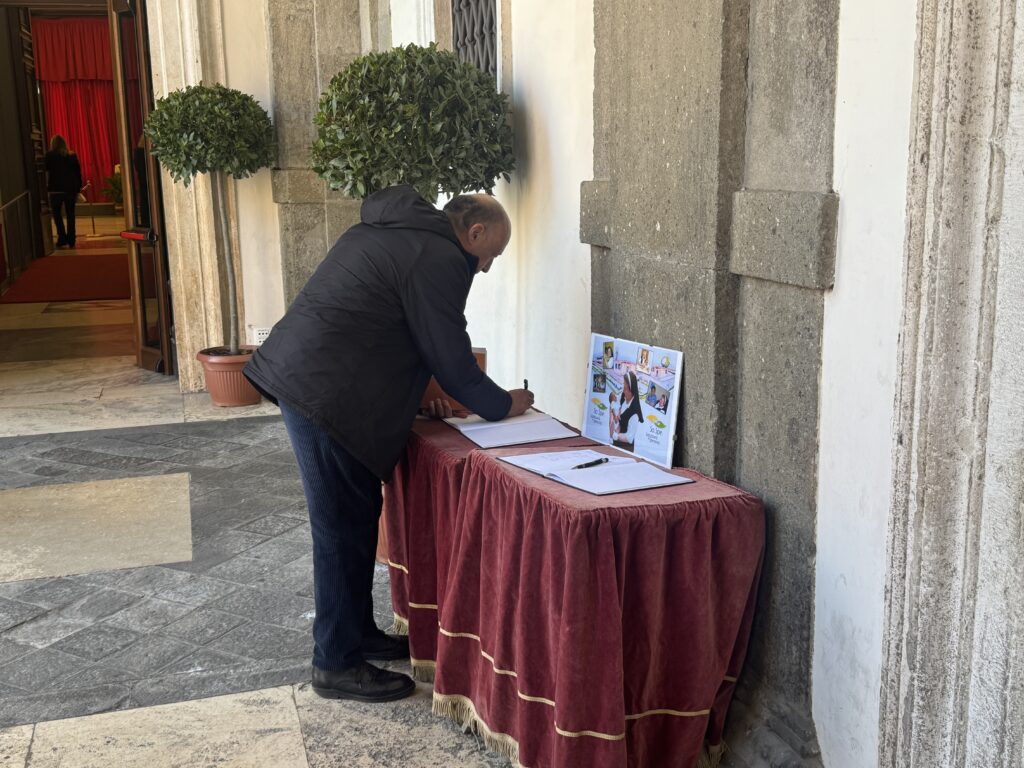 Antonio Buccioni alla camera ardente per Suor Paola