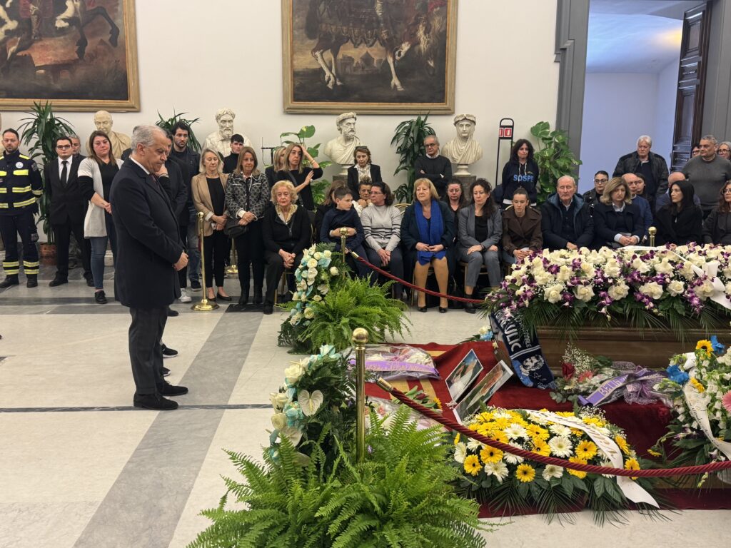 Il Ministro Piantedosi alla camera ardente per Suor Paola