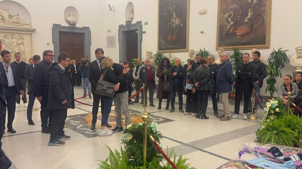 Cristina Mezzaroma e Enrico Lotito alla camera ardente per Suor Paola