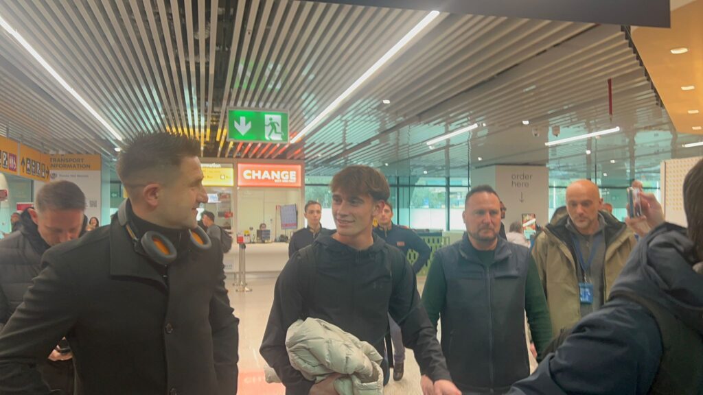 87549910-6AC8-4B12-B664-1395A2283A4E